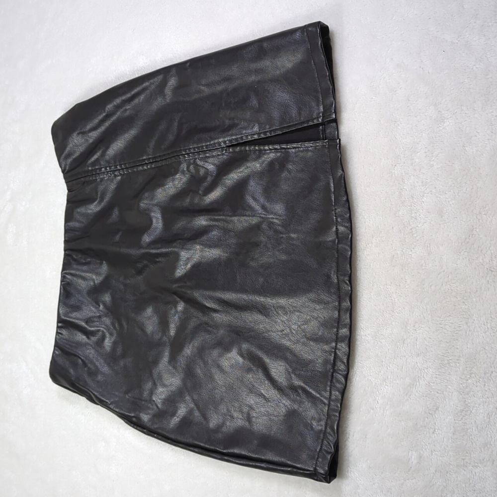 Faux leather slit skirt M NWOT black